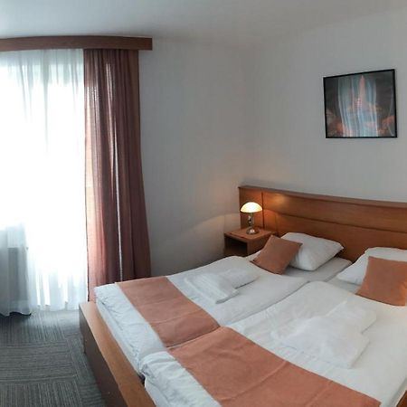 Restavracija In Prenocisca Carda Hotel Martjanci ภายนอก รูปภาพ